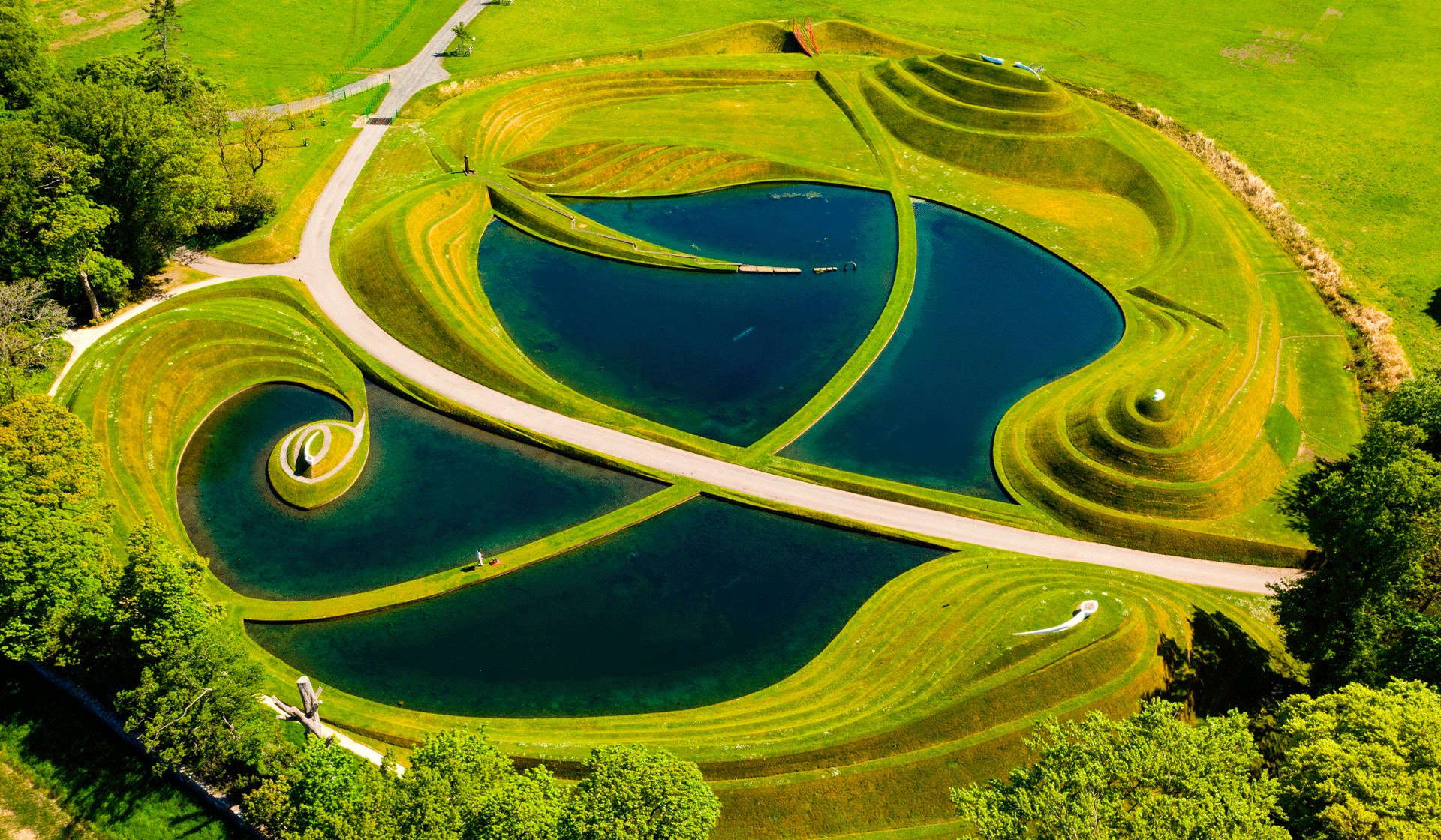 Усадьба «Сады Леонардсли» стала памятником архитектуры благодаря саду, который разбил там сэр Эдмунд Лодер | Alamy
