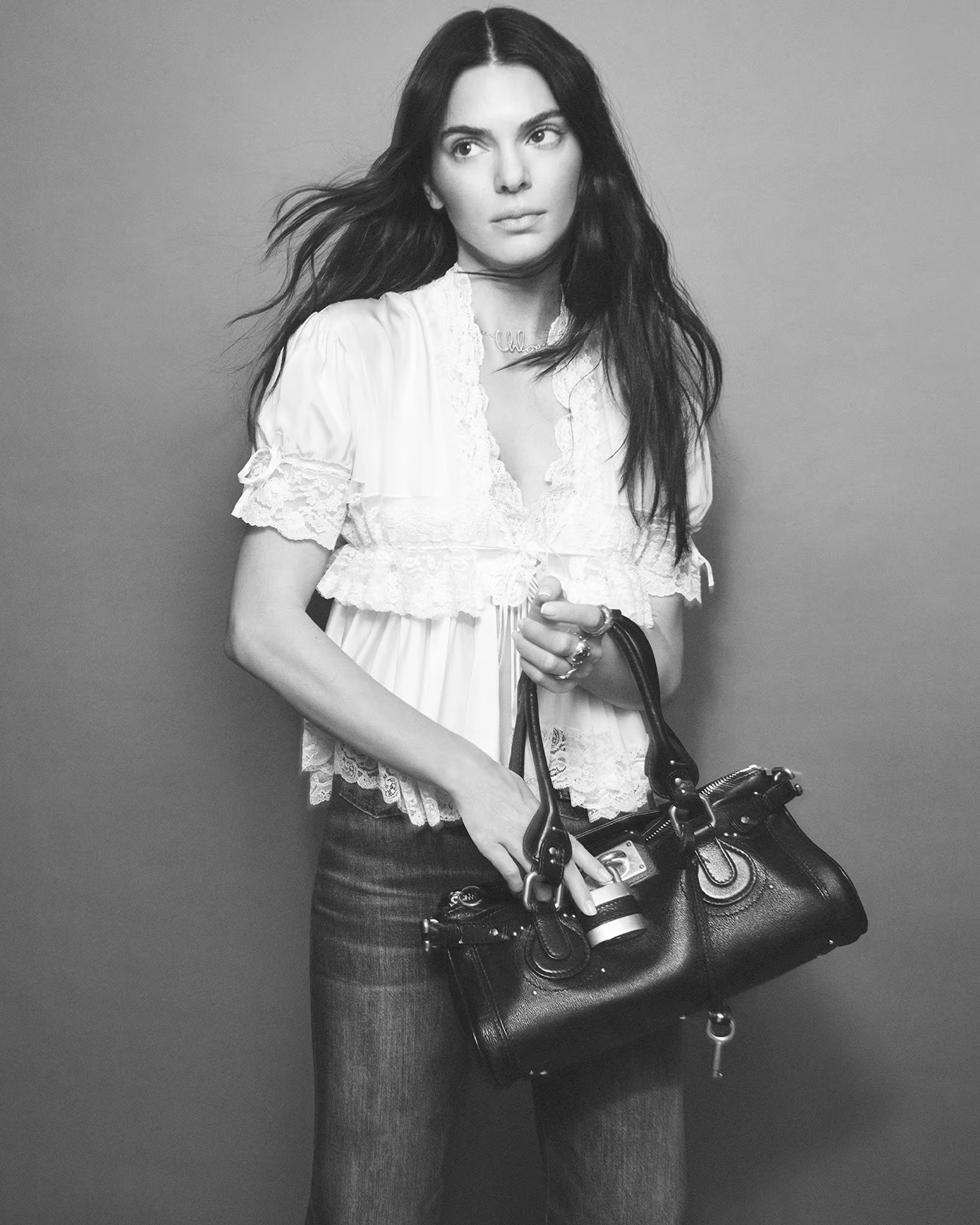 Кендалл Дженнер с сумкой Chloé Paddington | Официальный сайт Chloé