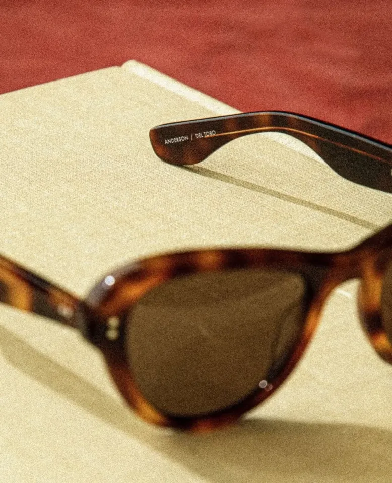 Коллаборация Уэса Андерсона и Oliver Peoples для фильма «Финикийская схема»