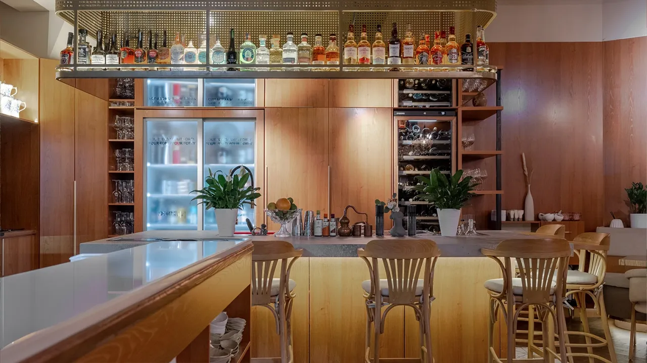 Тайная сигарная комната, траттория в торговом центре и другие новые места в Алматы