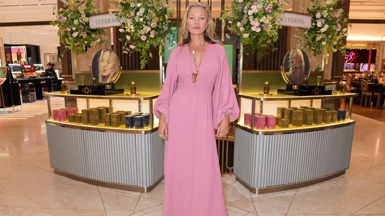 Бренд  Cosmoss от Кейт Мосс эксклюзивно дебютирует в Harrods London | Getty Images