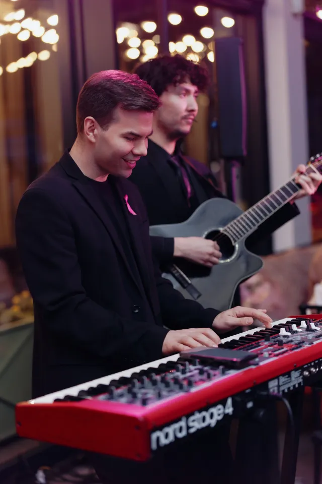 Красота объединяет: в Estée Lauder Companies запустили ежегодную кампанию по борьбе с раком груди