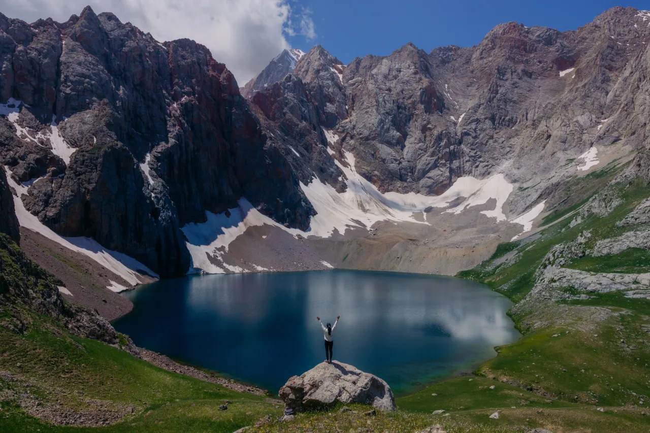 Испытание огнем: путешествие на озеро Эшенкул в Кыргызстане