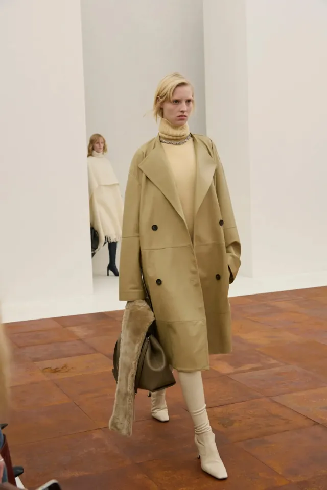 Гибриды, гетры на стероидах и страусиные: какие сапоги выбрать на осень