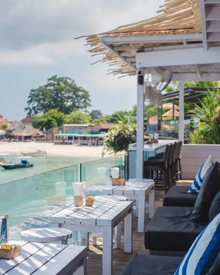 Instagram @thedecklembongan