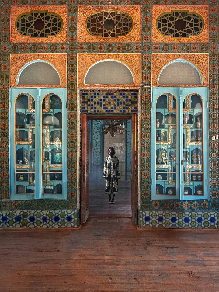 Коллекцию узбекского бренда LALI представили в Париже