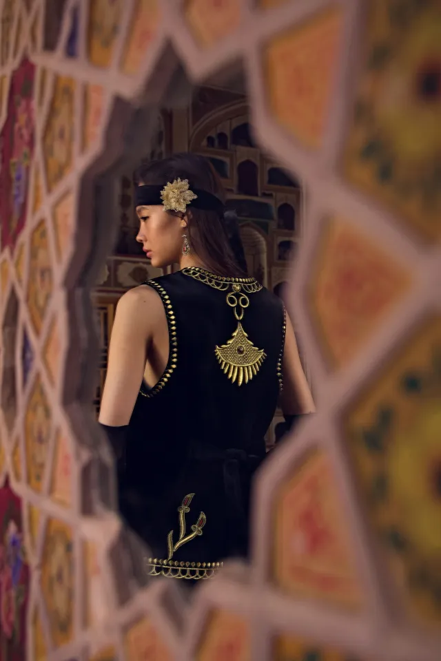 Коллекцию узбекского бренда LALI представили в Париже