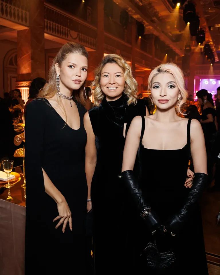 Карина Искакова, Гаухар Заитбекова, Мика Барни