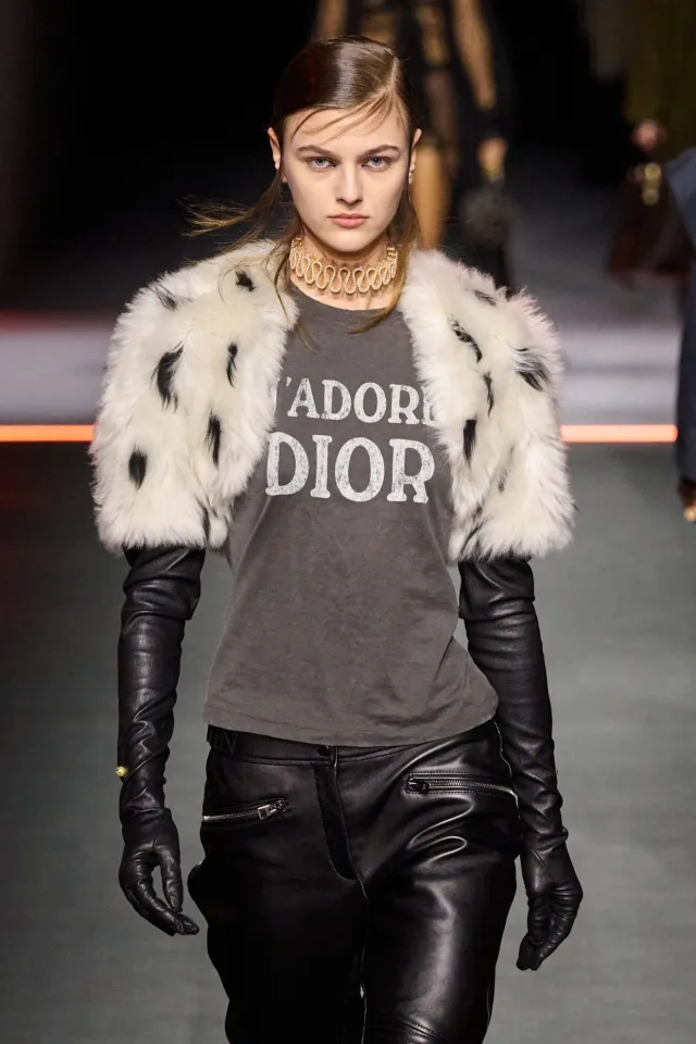 Гигантский лифчик и кринолины: самое интересное с первой половины Paris Fashion Week