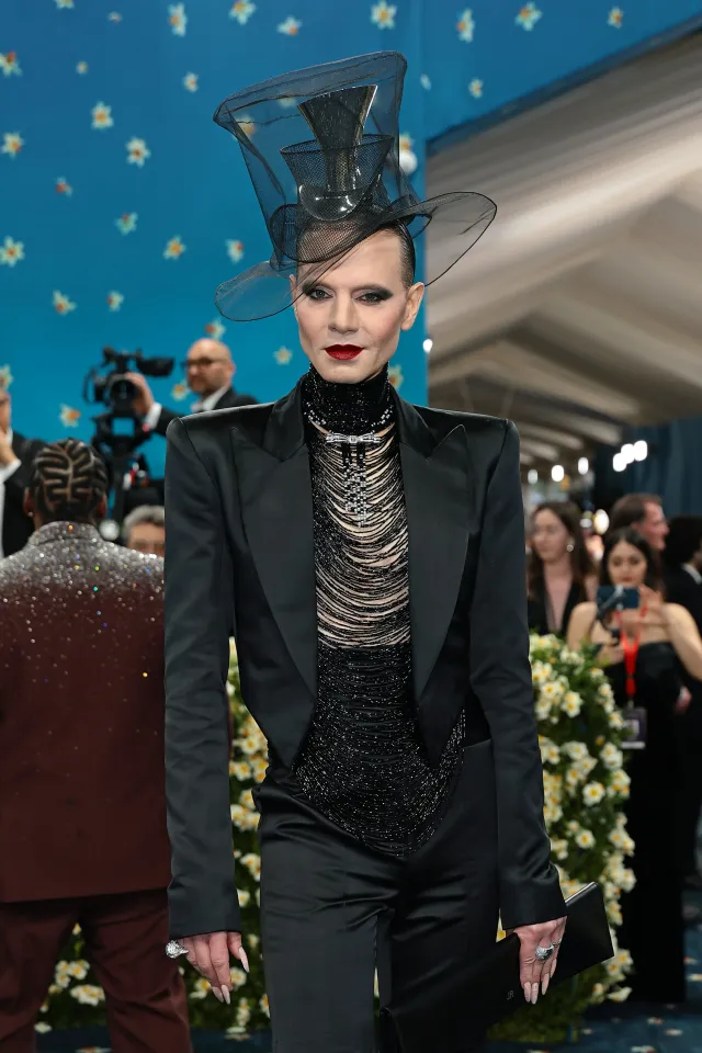 Колье Grand Nord | кольцо Pie | Ailleurs из белого золота | 
часы Pompon | Getty Images