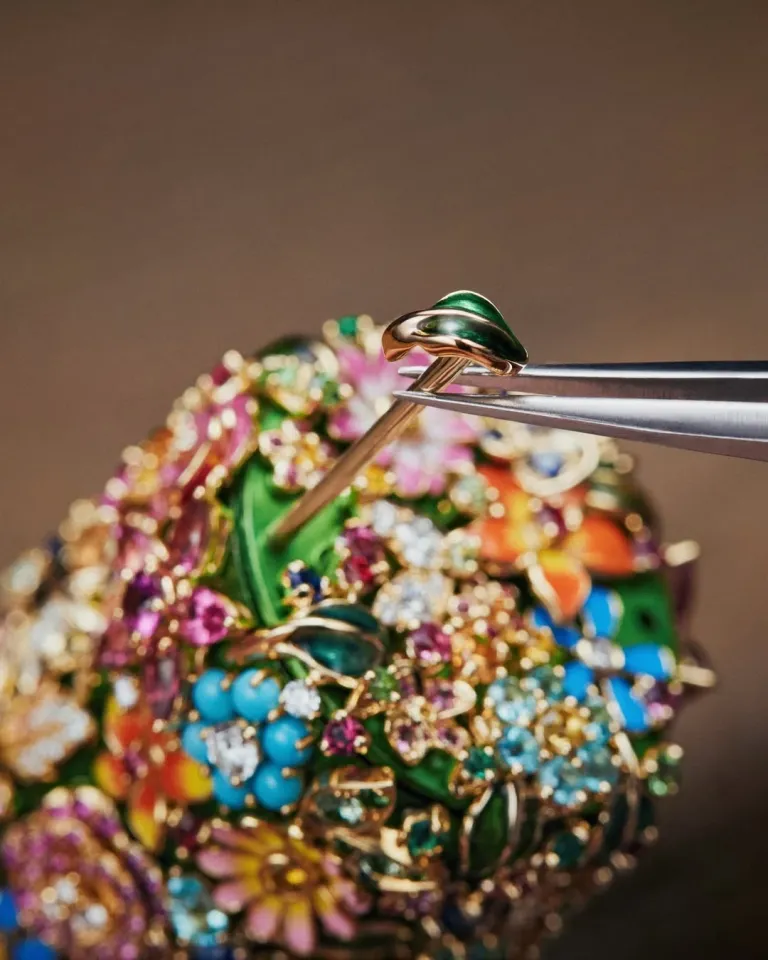 Rouge Premier от Dior – новая помада, которую можно носить как ожерелье