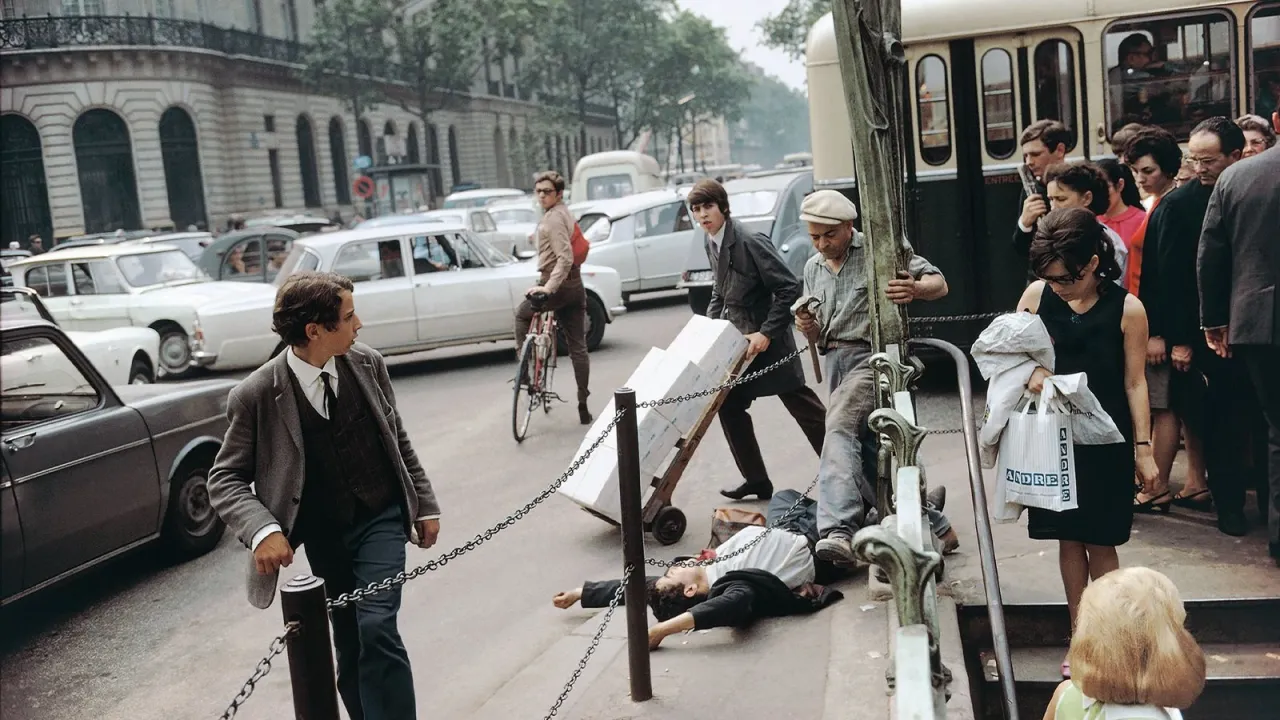 Joel Meyerowitz, Fallen Man in Paris, 1967. | joelmeyerowitz.com