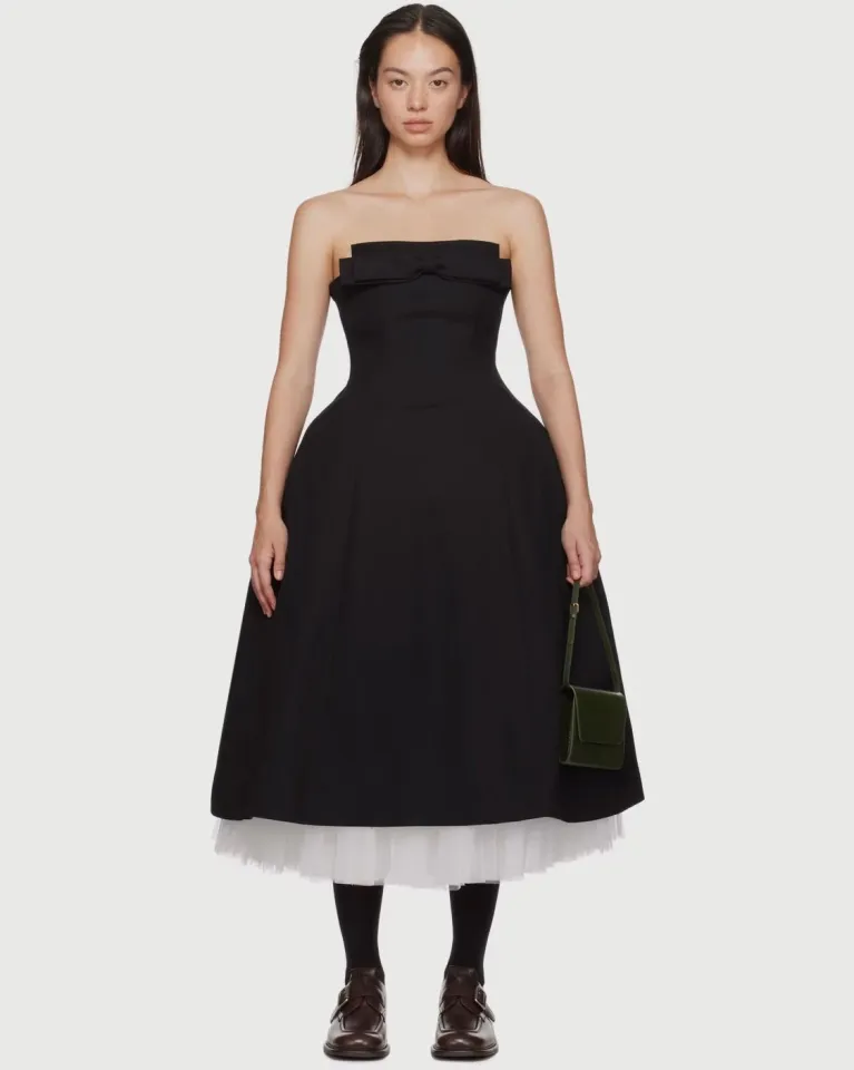 SHUSHU/TONG, Черное платье-бандо миди с бантом | Фото: ssense.com