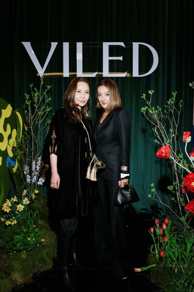 Айнұр Көпбасарова мен Зәуре Розмат