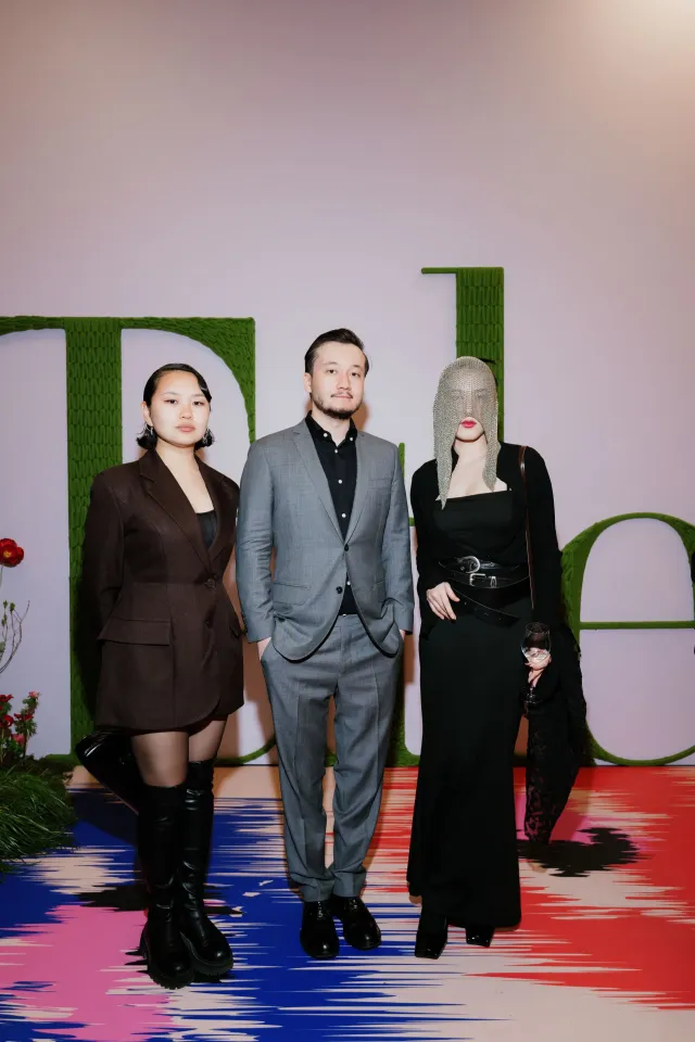 Бақтияр Беркін өнерпаздар Аружан Жұмабек пен Саваж қызбен