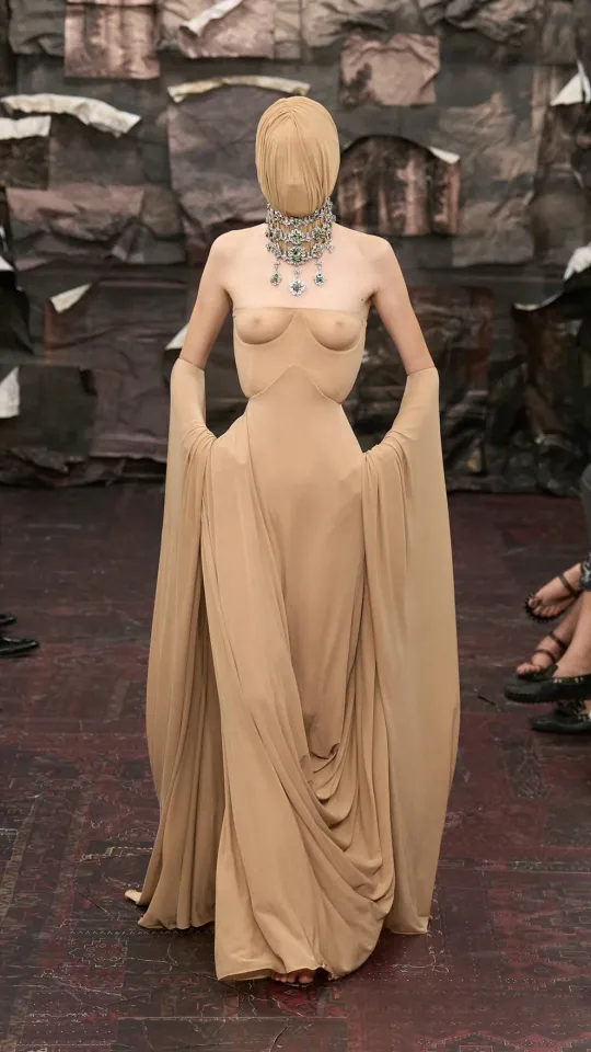 Ыдырау мен іріп-шіру: Maison Margiela-ның жаңа дәуірі