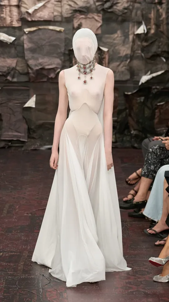 Ыдырау мен іріп-шіру: Maison Margiela-ның жаңа дәуірі