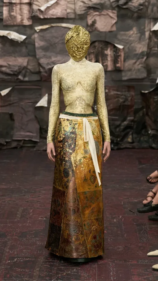 Ыдырау мен іріп-шіру: Maison Margiela-ның жаңа дәуірі