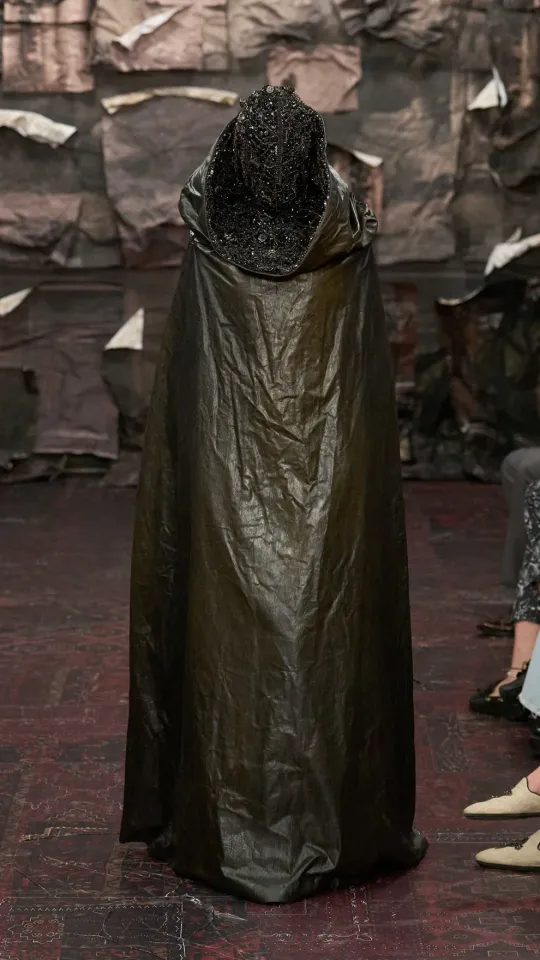 Ыдырау мен іріп-шіру: Maison Margiela-ның жаңа дәуірі