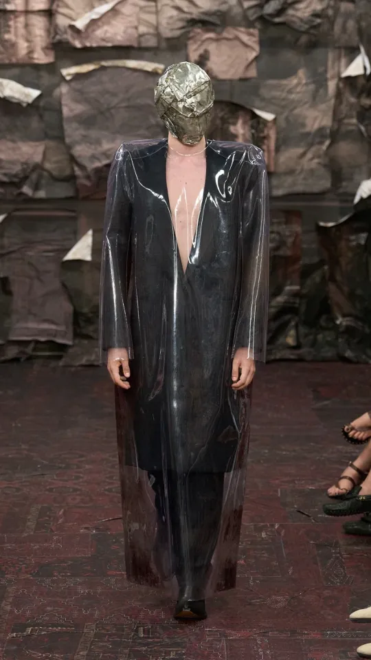 Ыдырау мен іріп-шіру: Maison Margiela-ның жаңа дәуірі