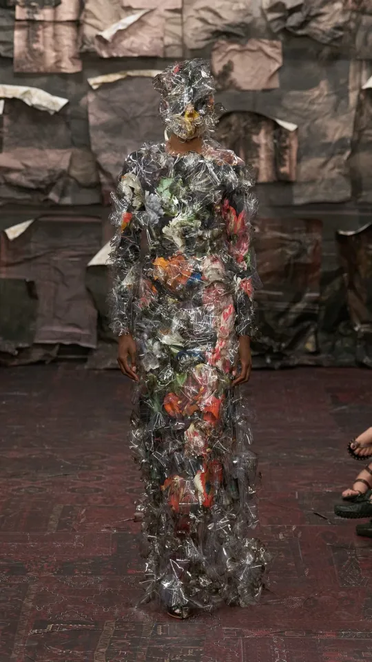 Ыдырау мен іріп-шіру: Maison Margiela-ның жаңа дәуірі