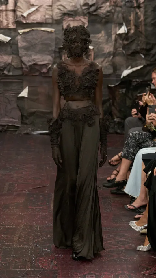 Ыдырау мен іріп-шіру: Maison Margiela-ның жаңа дәуірі