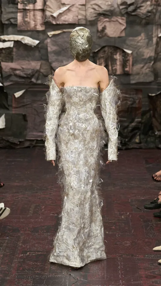 Ыдырау мен іріп-шіру: Maison Margiela-ның жаңа дәуірі