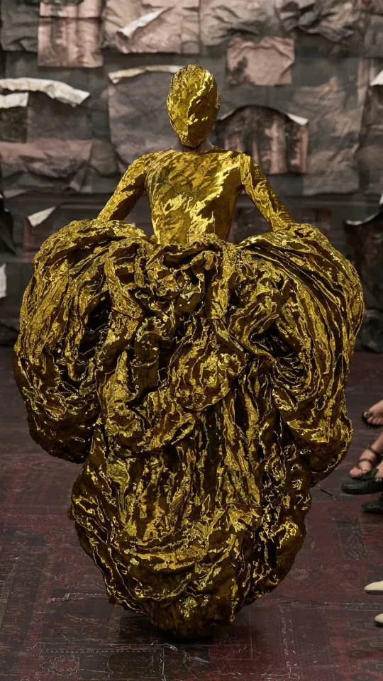 Ыдырау мен іріп-шіру: Maison Margiela-ның жаңа дәуірі