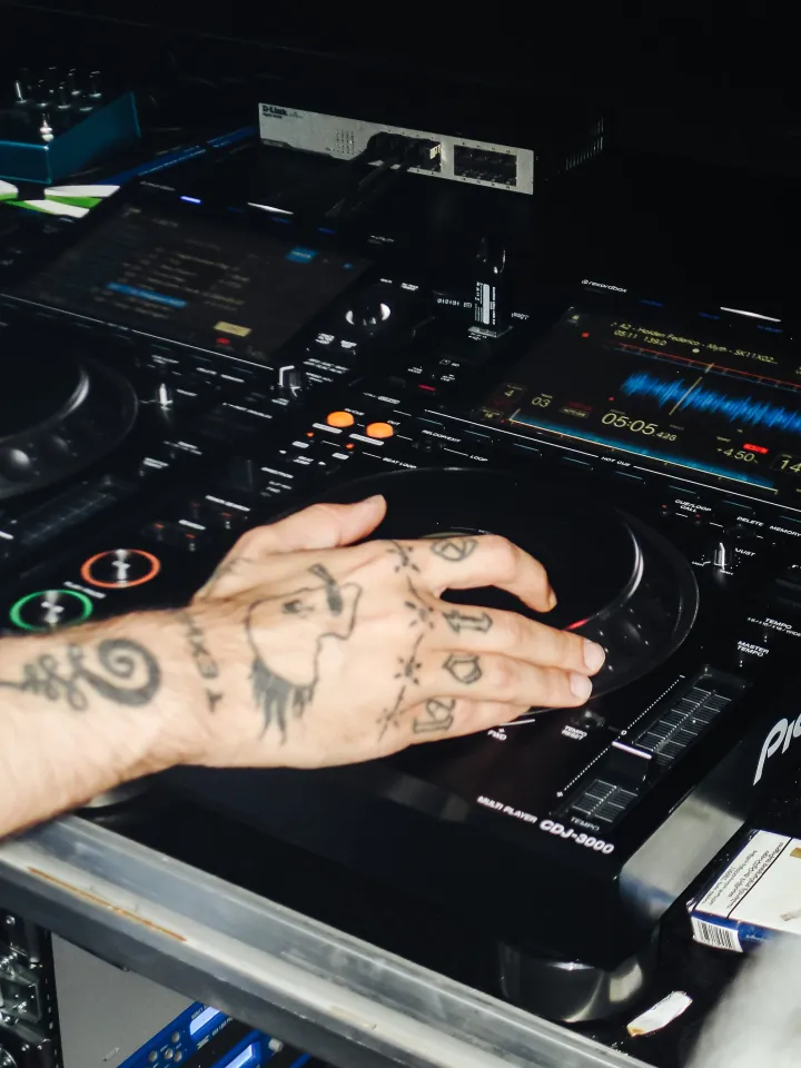 Ночная жизнь Дубая: техно, штрафы и культура