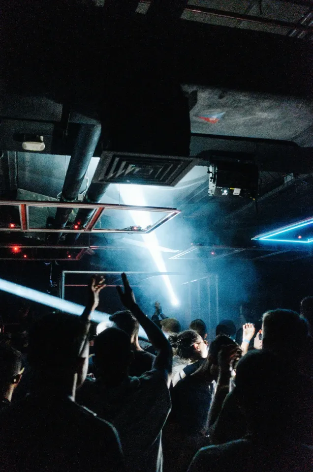 Ночная жизнь Дубая: техно, штрафы и культура