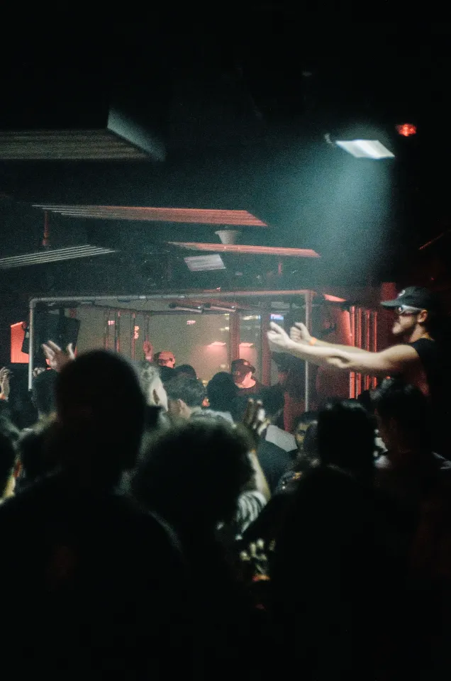 Ночная жизнь Дубая: техно, штрафы и культура