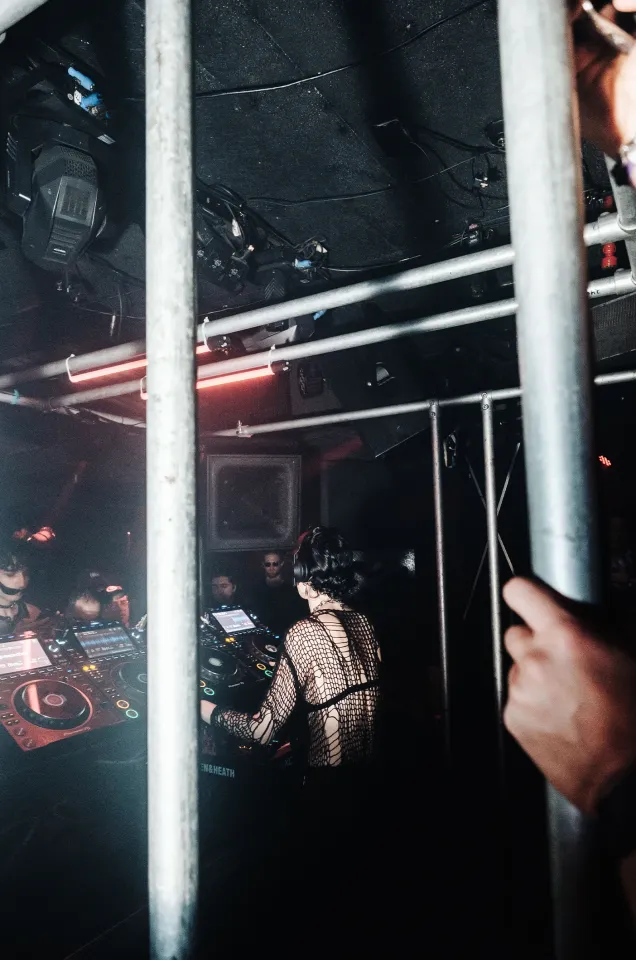 Ночная жизнь Дубая: техно, штрафы и культура