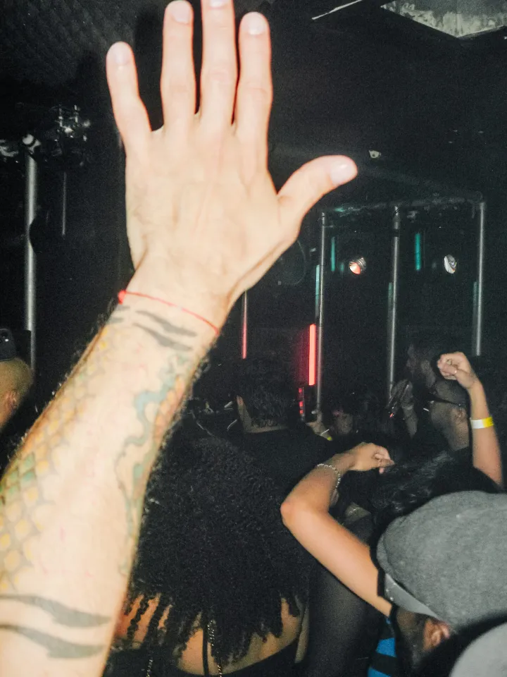 Ночная жизнь Дубая: техно, штрафы и культура