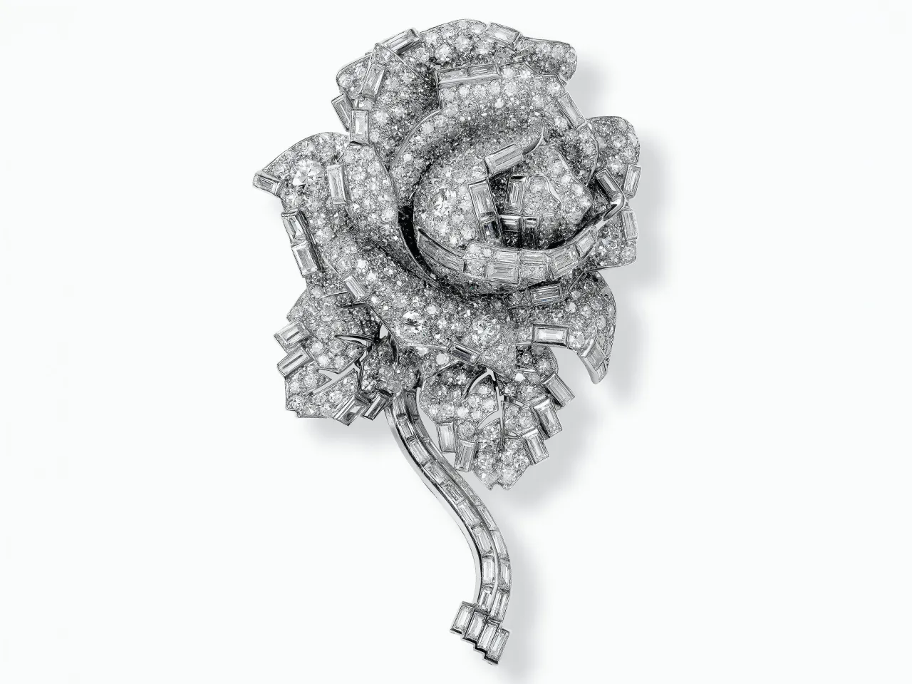 Брошь-заколка в виде розы, Cartier London, 1938 год. Изготовлена специально для принцессы Маргарет. Фотограф: Нильс Херрманн для коллекции Cartier.