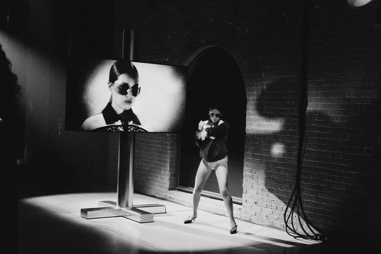 Tales & Tellers: фоторепортаж с иммерсивной выставки Miu Miu в Нью-Йорке