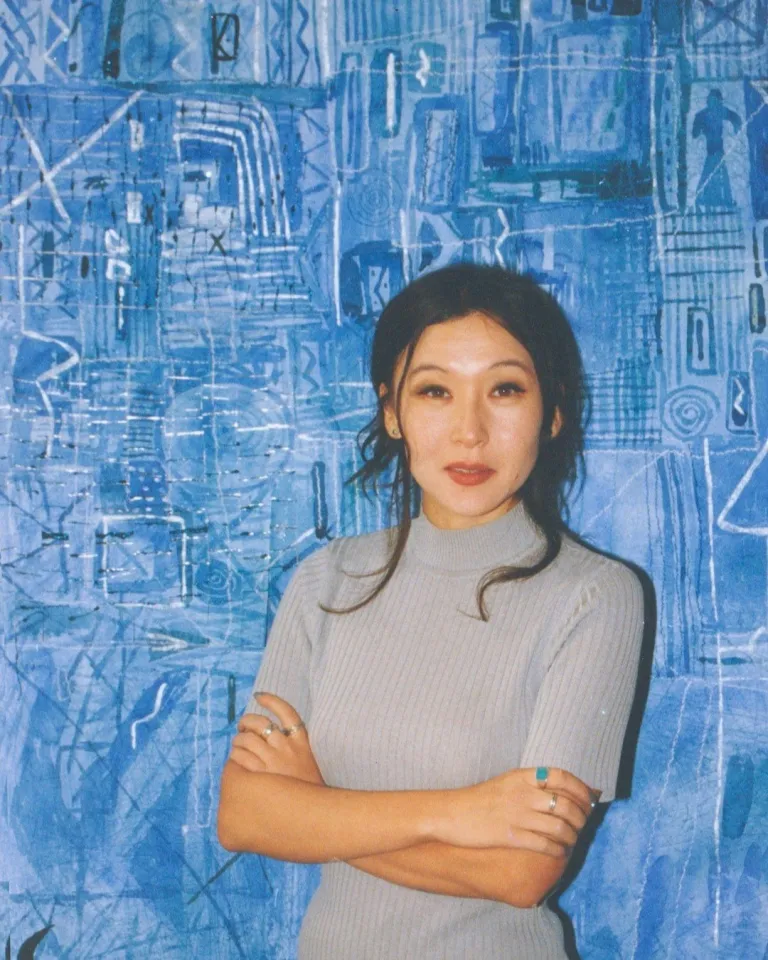 Алмагуль Менлибаева в своей студии в Алматы, 2002 г. | Instagram @almagul.menlibayeva