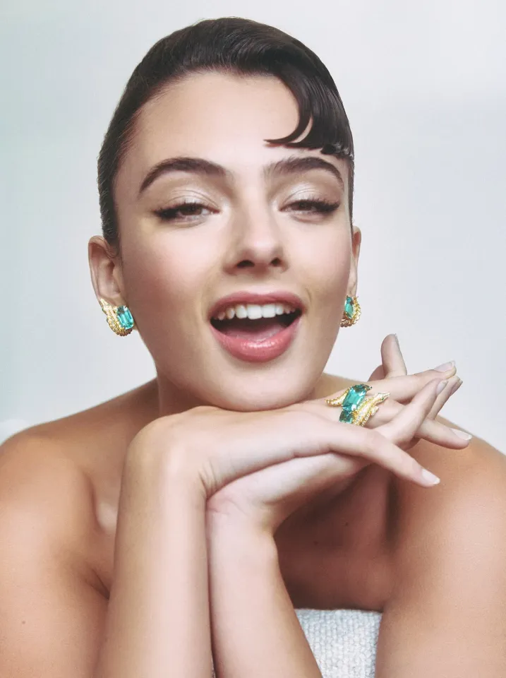 Серьги и кольцо Cartier Nature Sauvage Eusuchia из коллекции высокого ювелирного искусства из желтого золота с голубыми турмалинами, изумрудами и бриллиантами