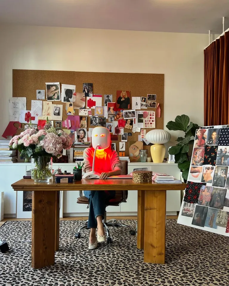 Instagram @jeannedamas