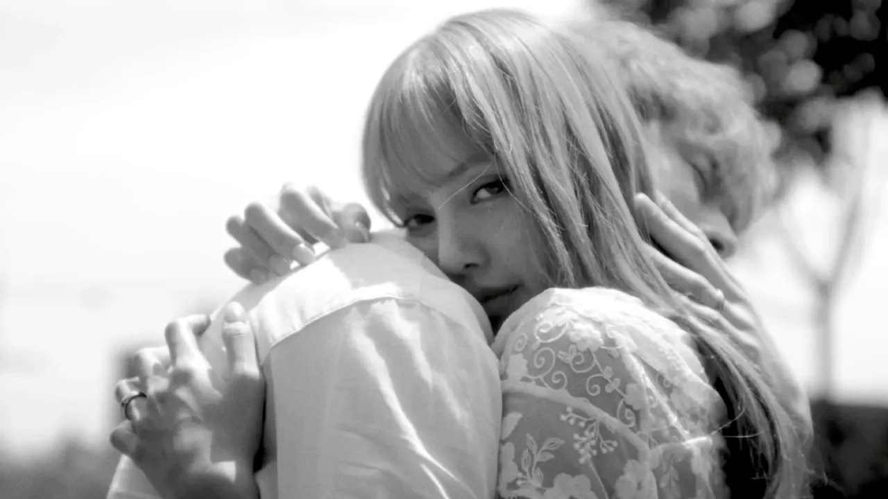 LISA в музыкальном видео на песню Dream