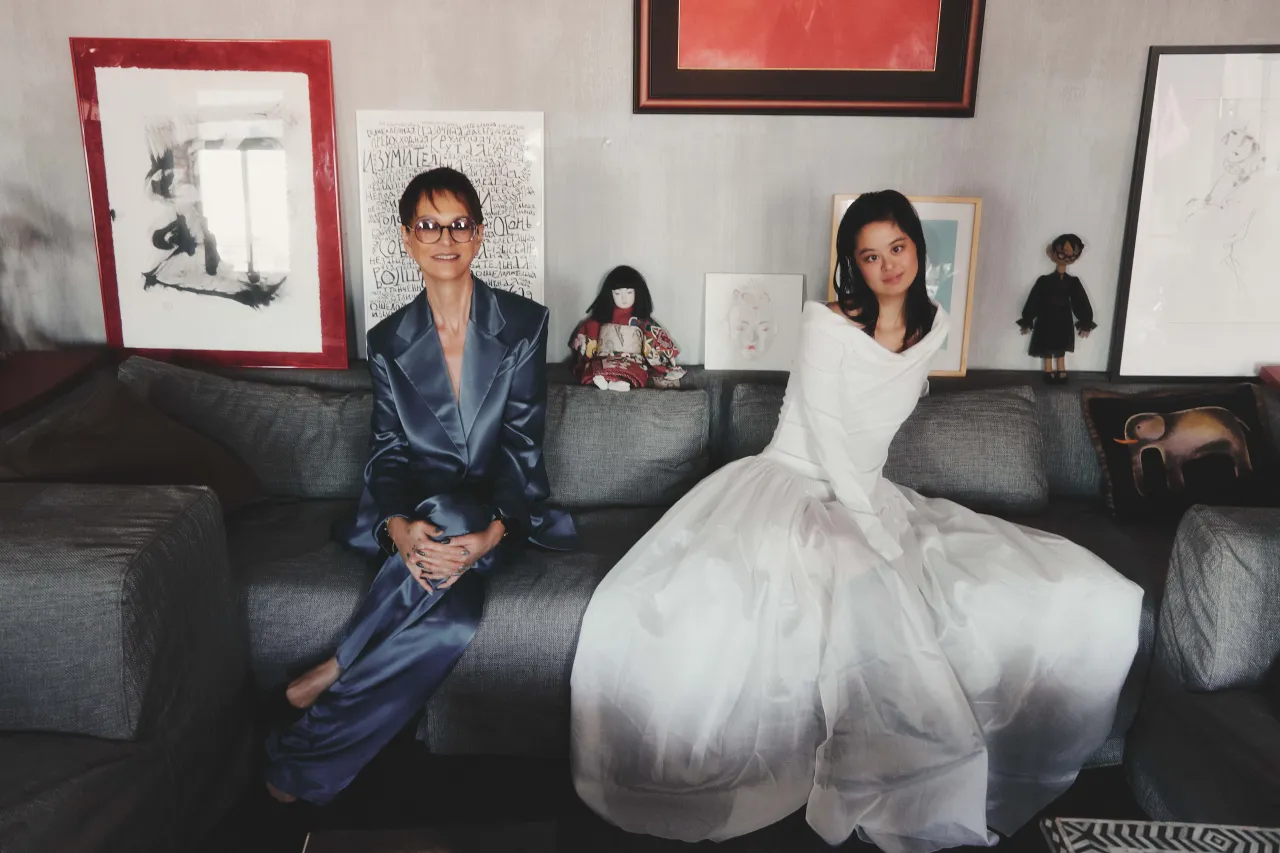 На Ирине: блейзер и брюки Materiel
Мюли Principe di Bologna
На Маше: платье Muus