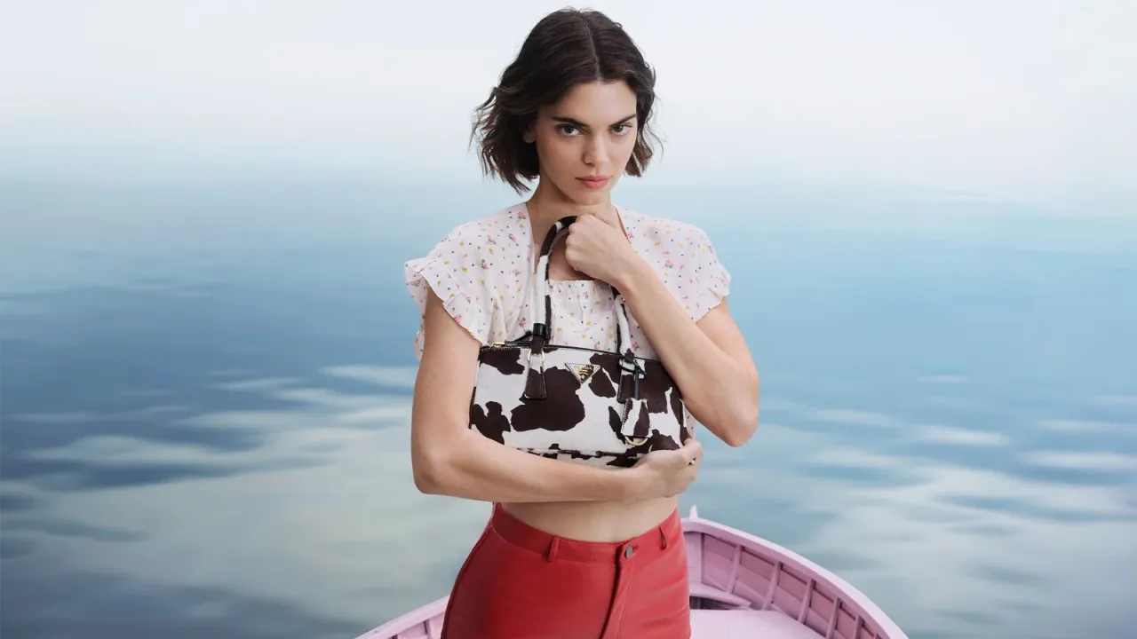 Prada өз қайығына кімдерді отырғызды?