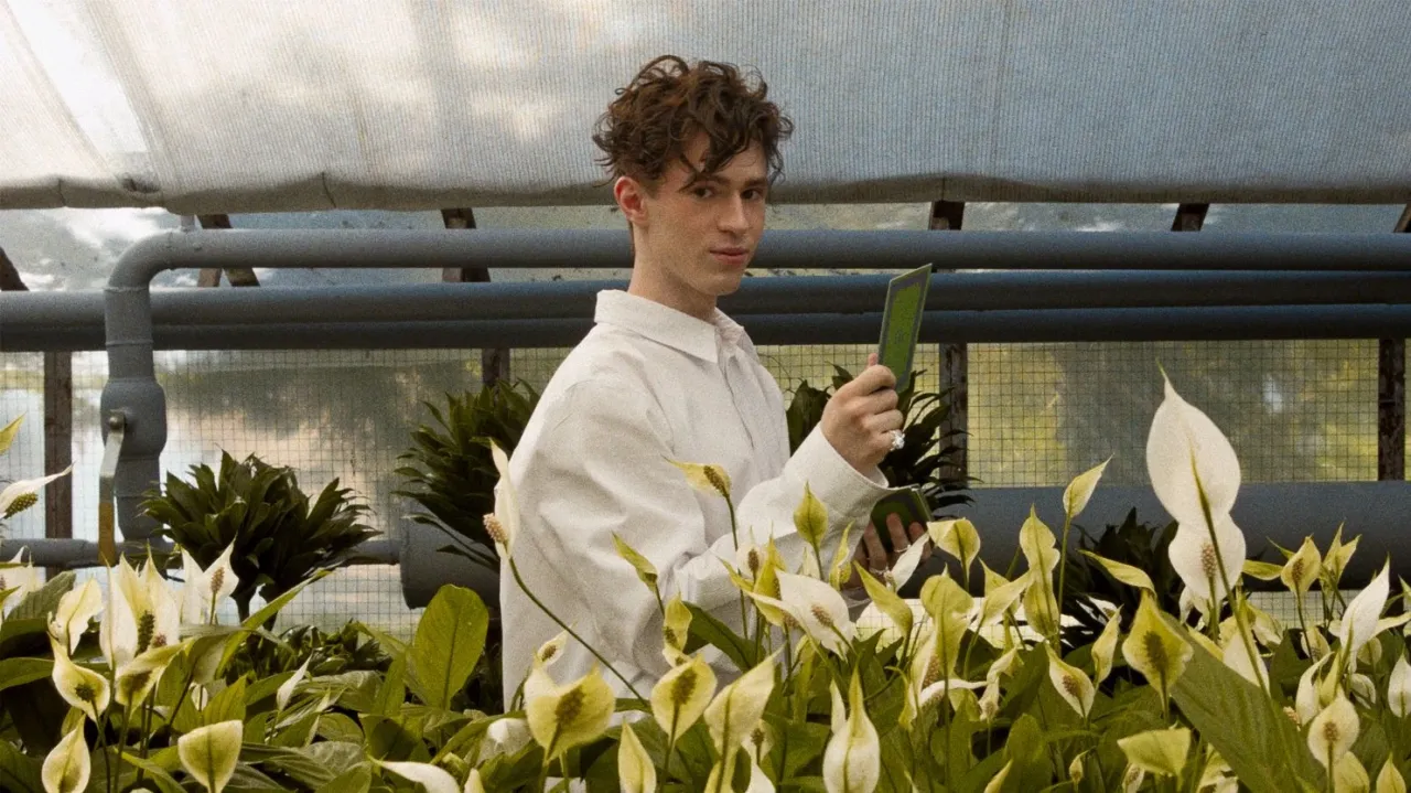 Tatler-мен бал ашу: Михаил Шайдоров «Карталар сыр шертеді» айдарында