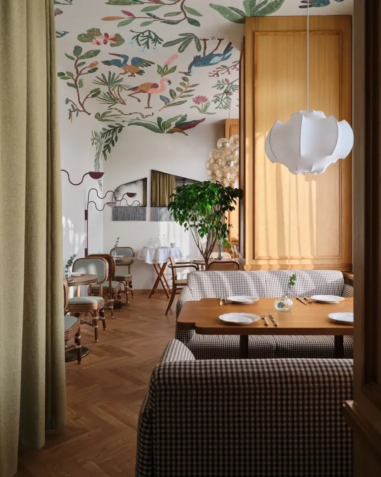 Instagram @renee_almaty