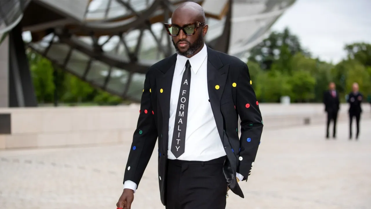 Вирджил Абло на ужине Louis Vuitton Parfum Hosts в Fondation Louis Vuitton 5 июля 2021 года в Париже | Getty Images