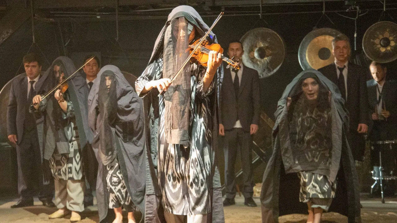 Саундрама «Семь лун» театра «Ильхом» в Казахстане