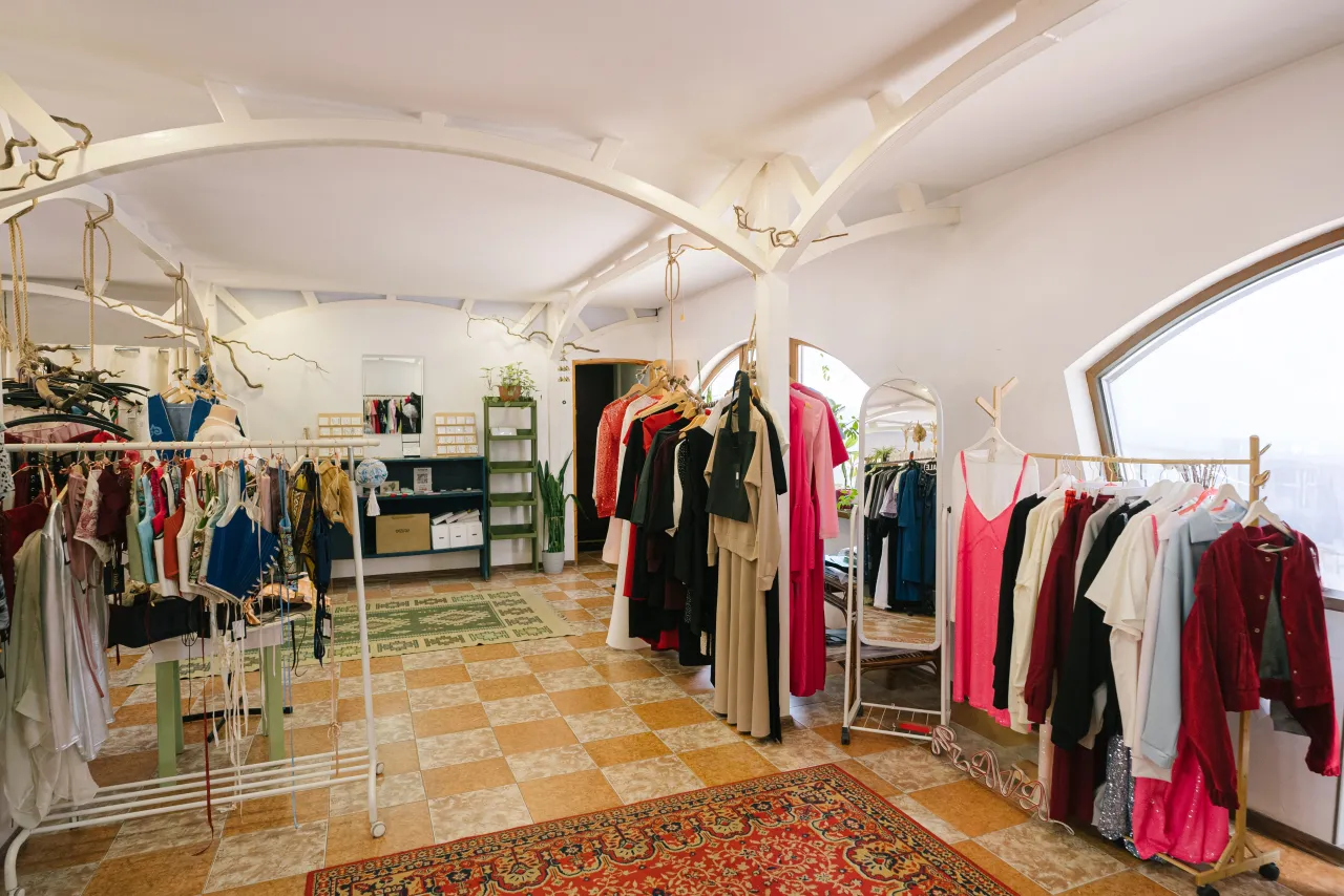 Роскошные шапаны и изысканные украшения: где обновить гардероб к Наурызу?