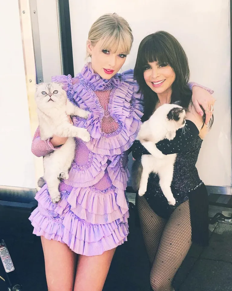 Instagram @taylorswift