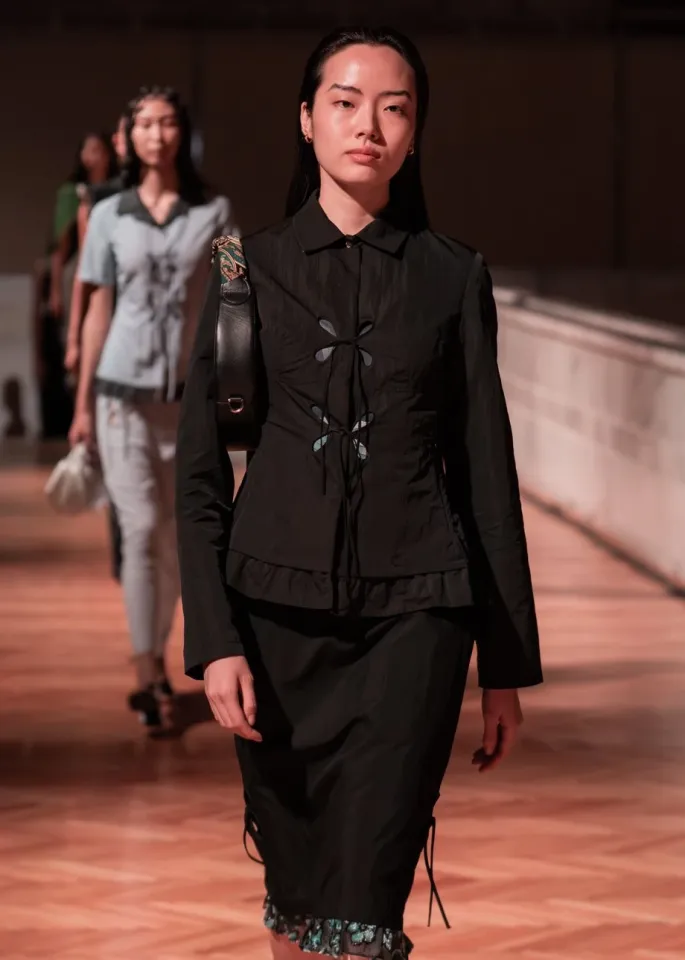 Богатый дастархан на J.KIM: как прошел показ коллекции весна-лето 2026 Quroq