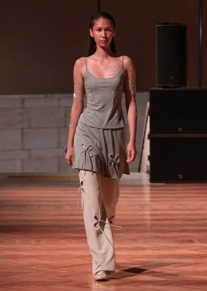 Богатый дастархан на J.KIM: как прошел показ коллекции весна-лето 2026 Quroq