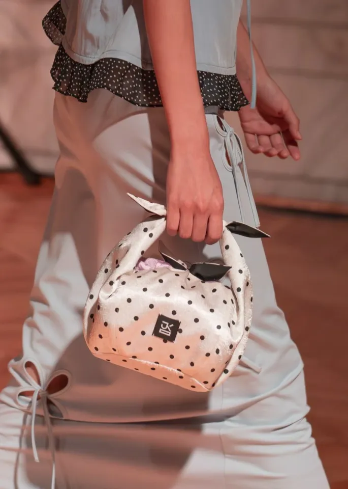 Богатый дастархан на J.KIM: как прошел показ коллекции весна-лето 2026 Quroq